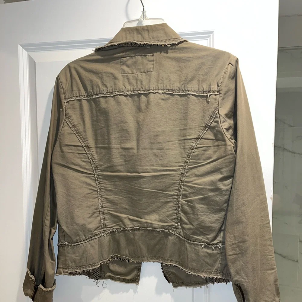 Army Green Light Jacket Spring / Fall - Picture 2 of 3